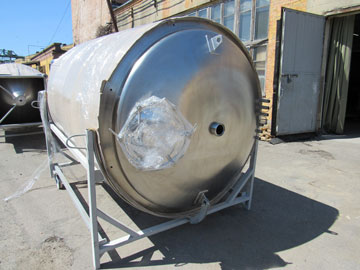 40hl fermenters packing in special frame before shipping